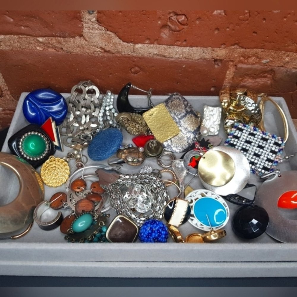 Vintage to modern lot of single earrings for crafts